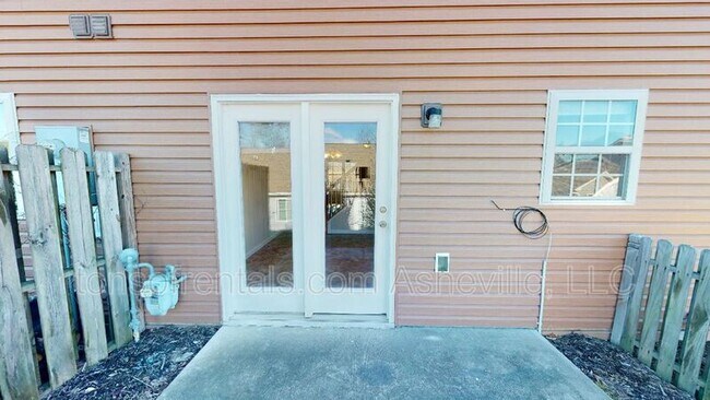 Building Photo - 37 Lilac Fields Way