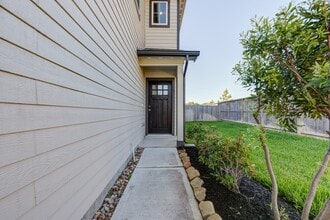 Building Photo - 18831 Glenwood Chase Ct