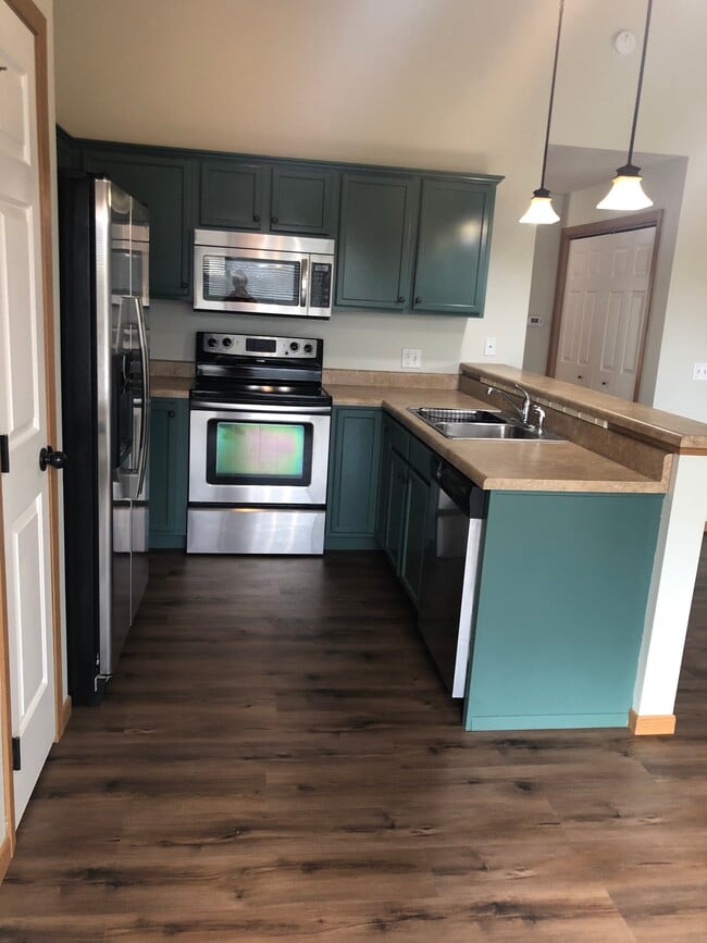 Building Photo - 4924 S Klein Ave