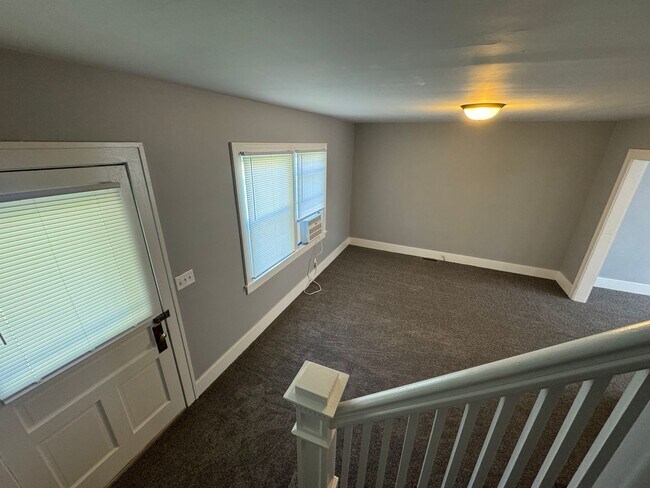 Foto del edificio - For Rent – Pet-Friendly 2 Bed, 1 Bath Town...