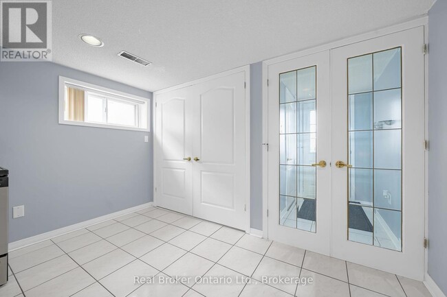 Building Photo - 55 Cabana Dr