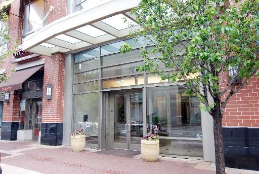 Building Photo - 807 Davis St