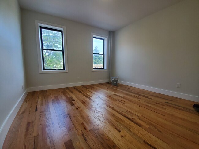 Building Photo - 565 Bergen Ave