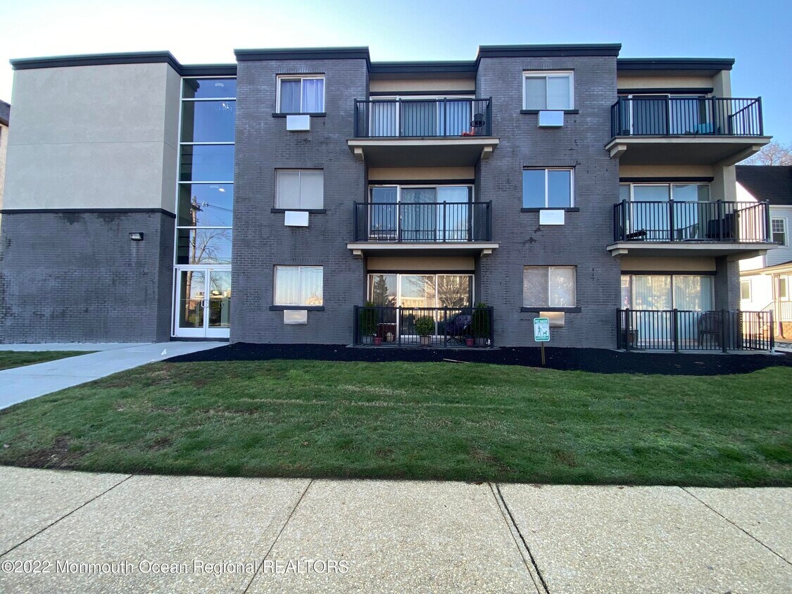 21 Leroy Pl Unit 1B, Red Bank, NJ 07701 Condo for Rent in Red Bank