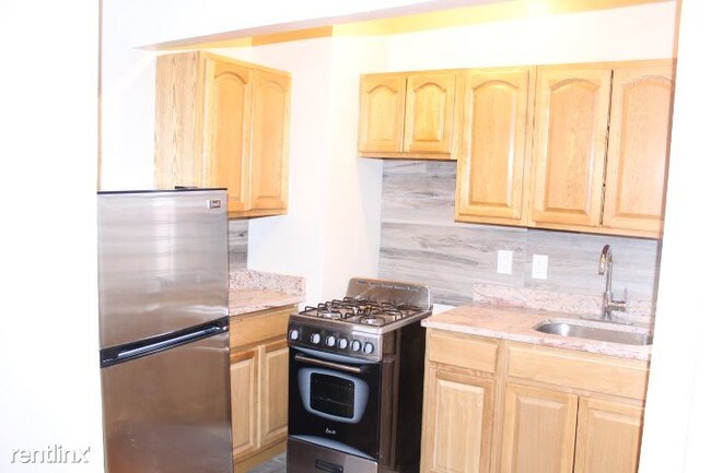 Building Photo - 1 br, 1 bath  - 3204 Holland Ave 2E