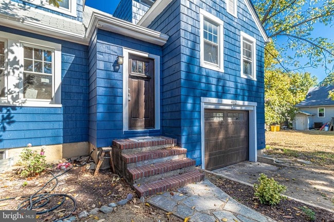 Building Photo - 402 Forest View Rd