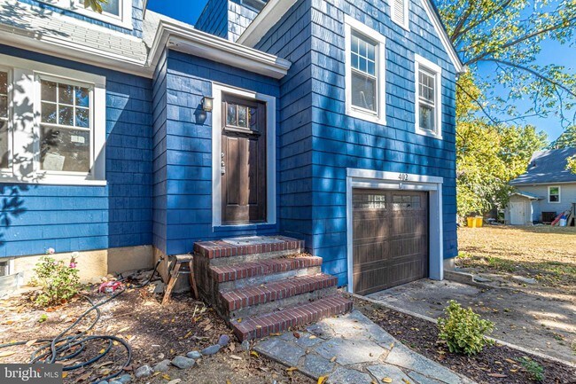 Foto del edificio - 402 Forest View Rd