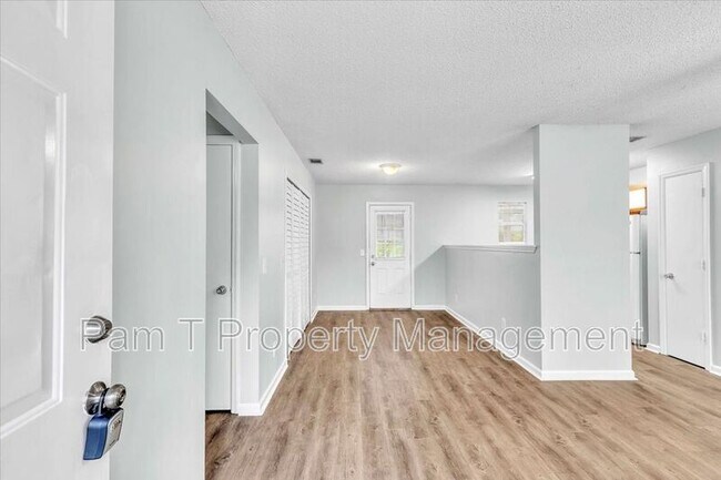 Foto del edificio - 215 Laurelwood Dr