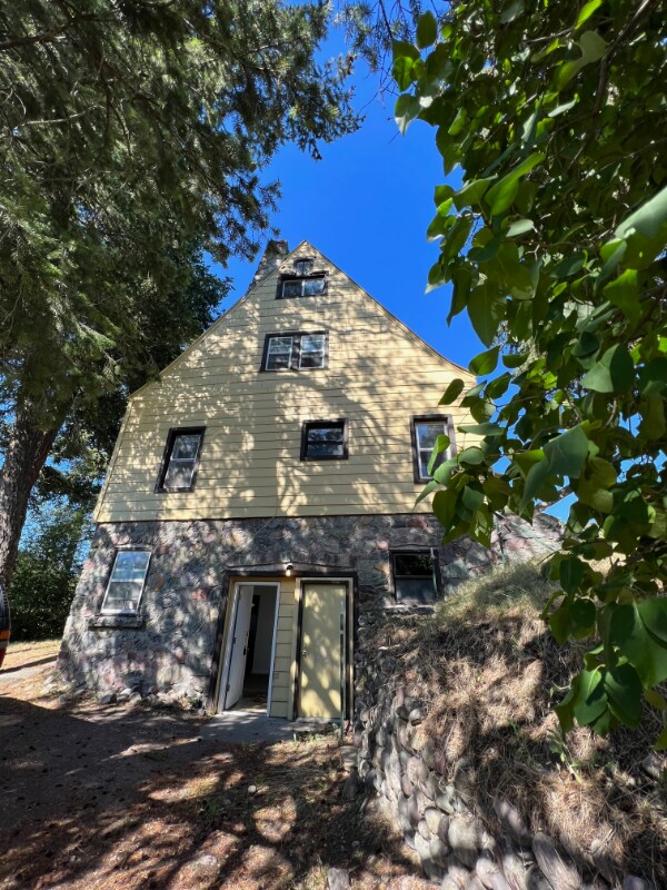 632 1st Ave E Unit 1, Columbia Falls, MT 59912 Room for Rent in