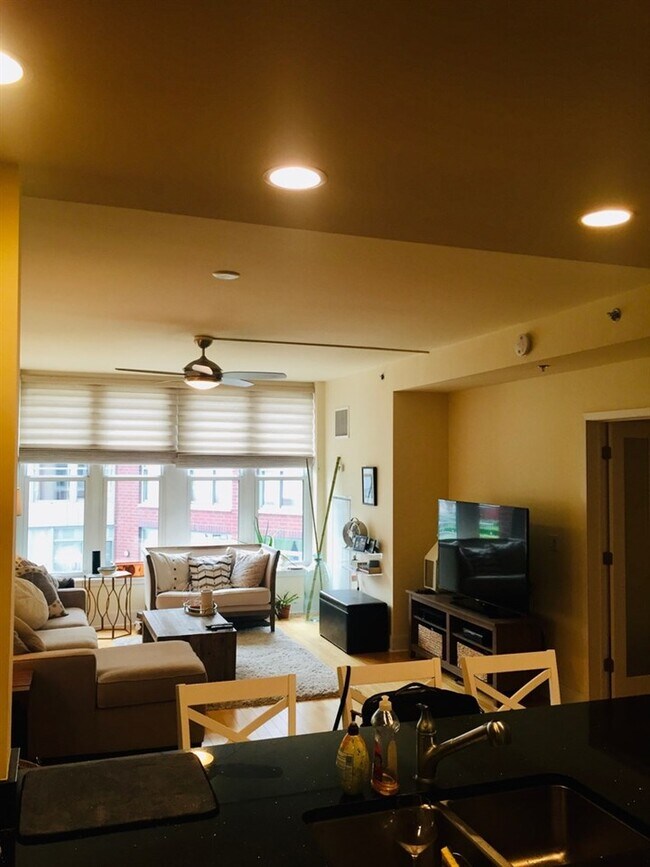 Foto del edificio - 1125 Maxwell Ln