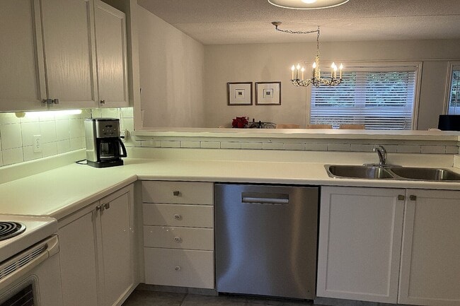 Photo du bâtiment - 903 Cedar Pointe Ct