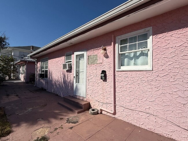 Foto del edificio - 401 N Wild Olive Ave