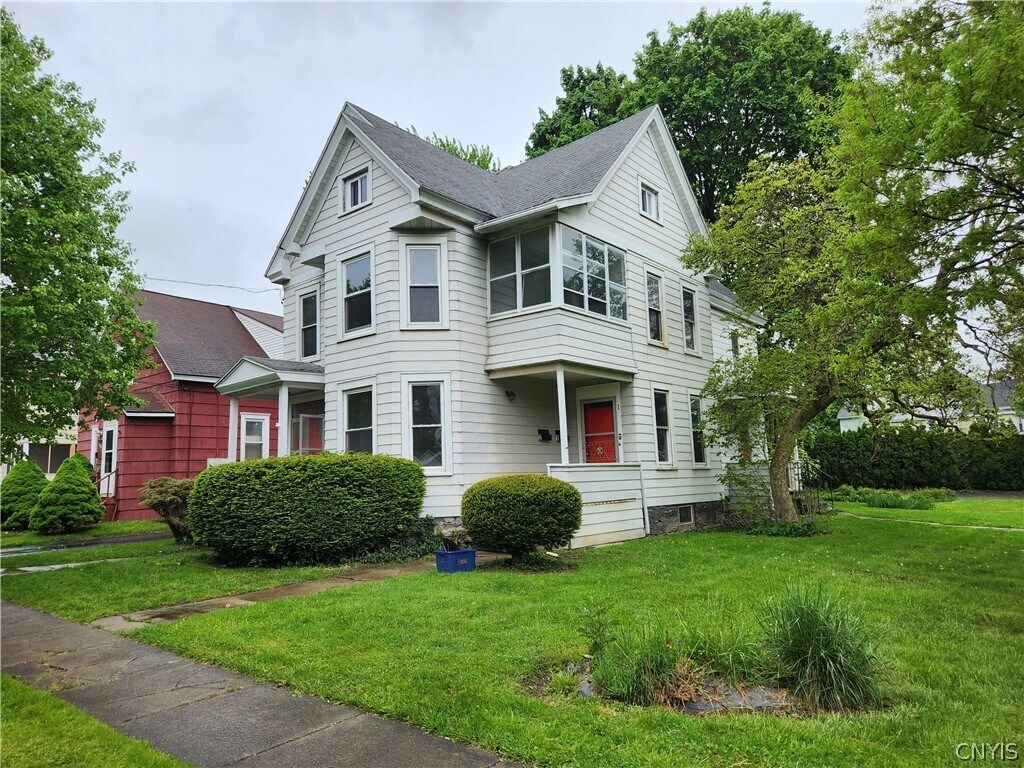 115 E Yates St, East Syracuse, NY 13057 Room for Rent in East