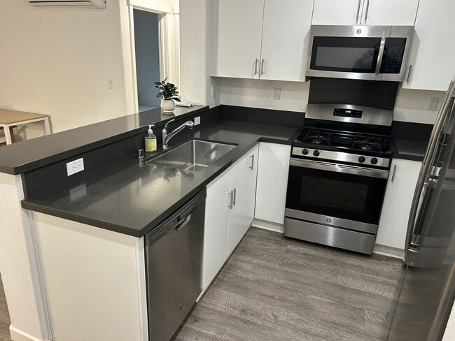 Building Photo - Well-Kept 1 Bedroom, 1 Bath Condo in East Petaluma