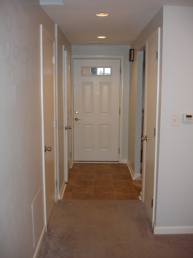 Building Photo - 2 br, 1 bath House - 11 APPLE LANE