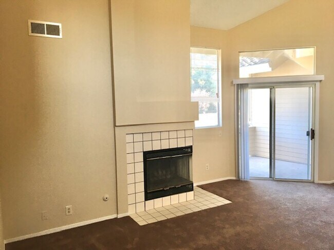 Foto del edificio - Wonderful 2 bed 2 bath Condo in Hercules -...