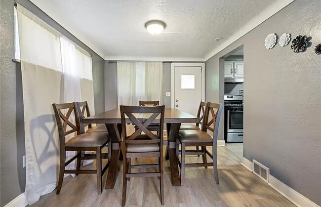 Dining Room - 2701 Woodstock Ave