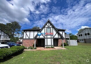 Building Photo - 1750 Wesley Way NW