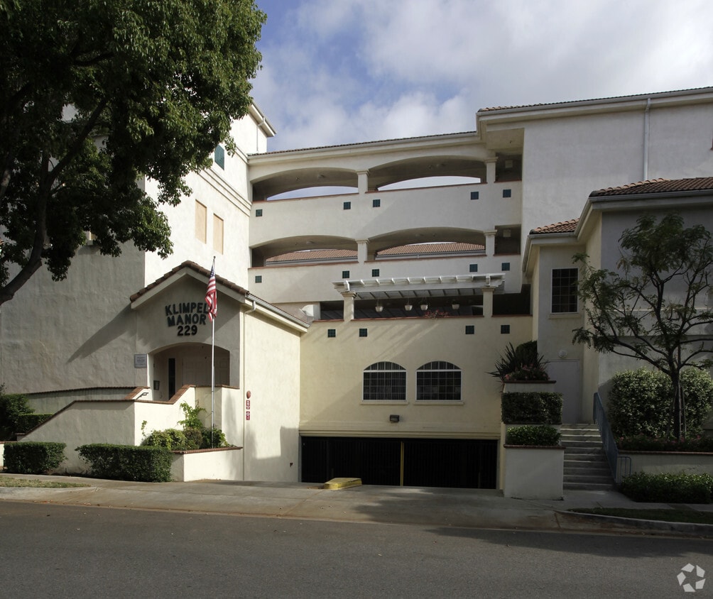 Building Photo - Klimpel Manor