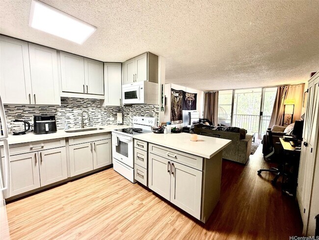 Building Photo - 95-2031-2031 Waikalani Pl