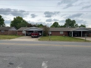 Building Photo - 1416 W Persimmon St