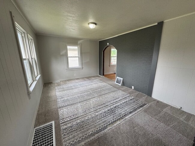 Building Photo - 3515 Felician St