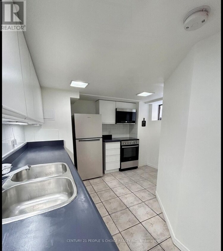 Building Photo - 212 Oakwood Ave