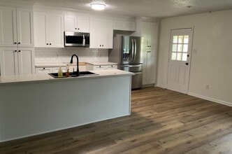 Building Photo - 2006 Chester St