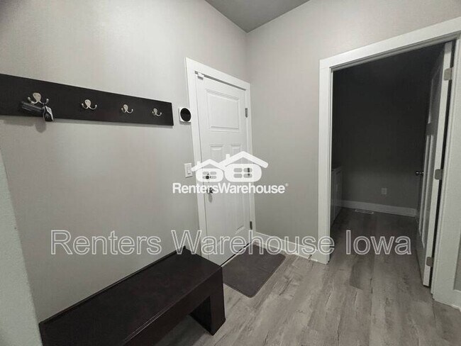 Building Photo - 702 Kingfisher Dr