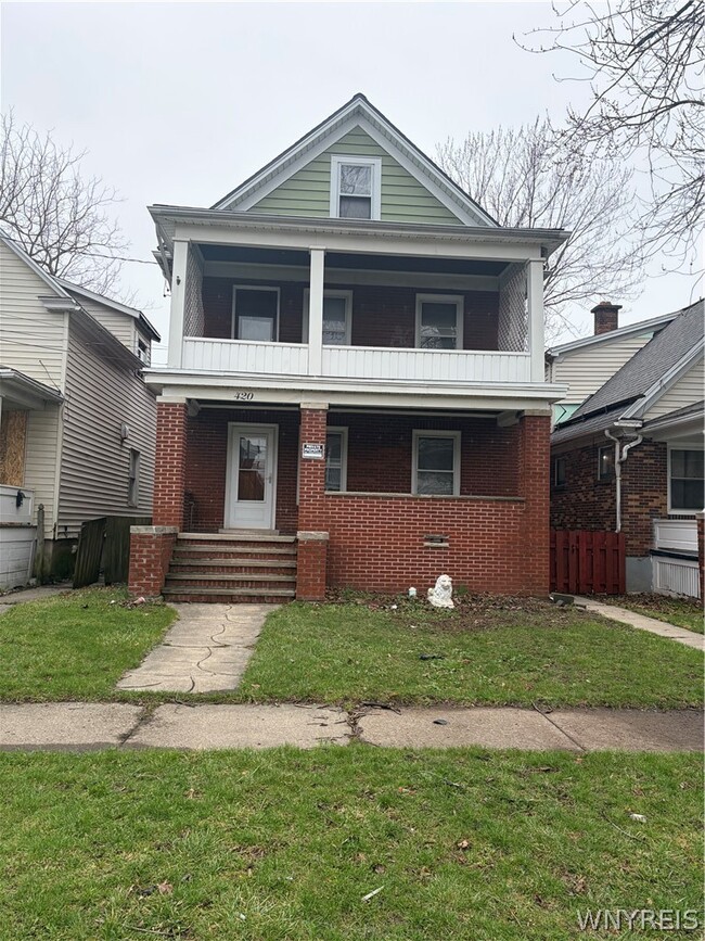 Building Photo - 420 18th St