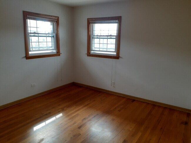 Bedroom 2 - 9454 Glenlake Ave