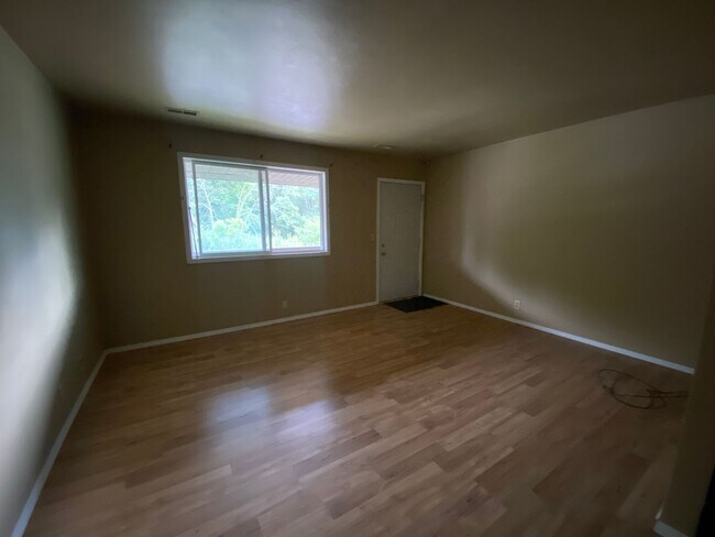 Building Photo - 213 Sunnyridge Ct