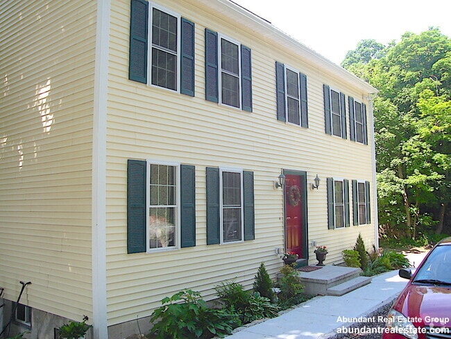 Building Photo - 11 Dell Ave