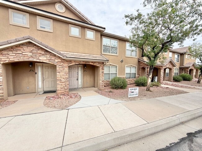 Building Photo - 3155 S Hidden Valley Dr