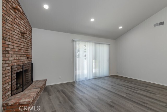 Foto del edificio - 25040 Everett Dr