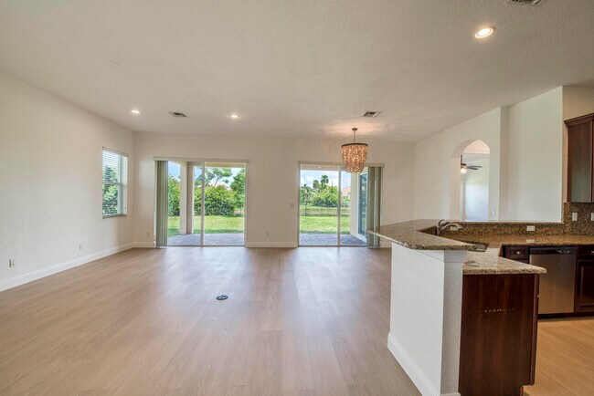 Building Photo - 172 Manor Cir