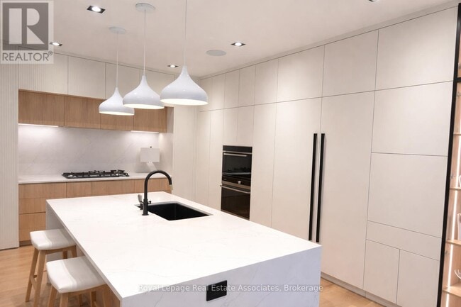 Building Photo - 24B Broadview Ave