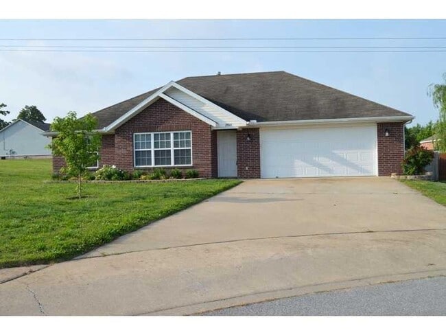 Building Photo - 2601 SW Aztec Pl