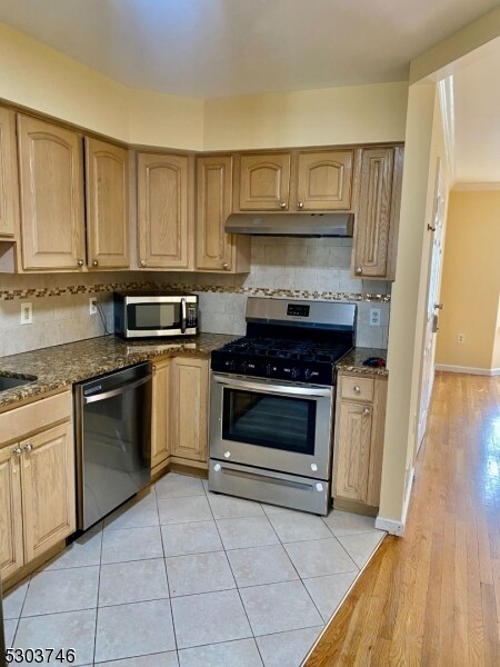 Foto del edificio - 633 Magnolia Ave