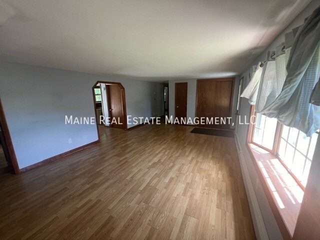 Foto del edificio - 845 Hudson Rd