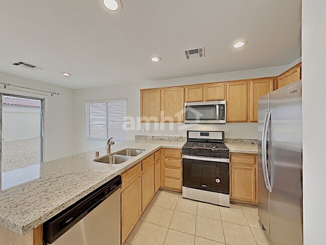 Foto del edificio - 8125 Finch Feather St