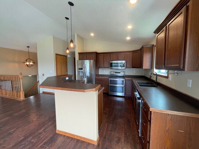 Foto del edificio - Live Large in This Amenity-Packed 4BR Home!