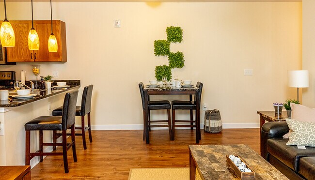 Building Photo - 2402 Clubhouse Ct