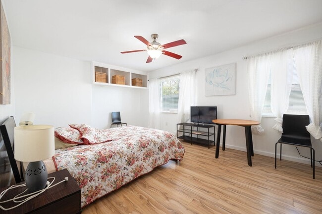Building Photo - Super cute fully furnished studios now available in San Diego!