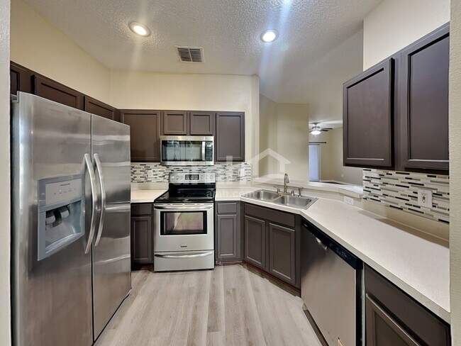 Foto del edificio - 4926 Waterside Pointe Cir