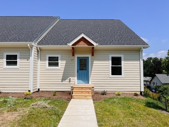 Spacious Home Close to Virginia Tech - Spacious Home Close to Virginia Tech