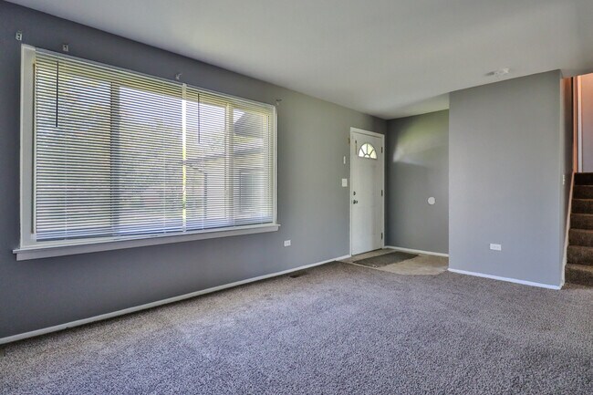 Building Photo - 906 Blackhawk Dr