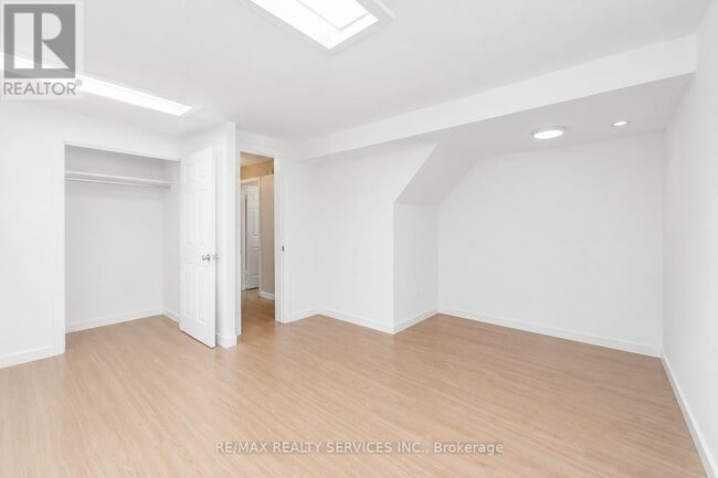 Building Photo - 245 Haddon Ave S