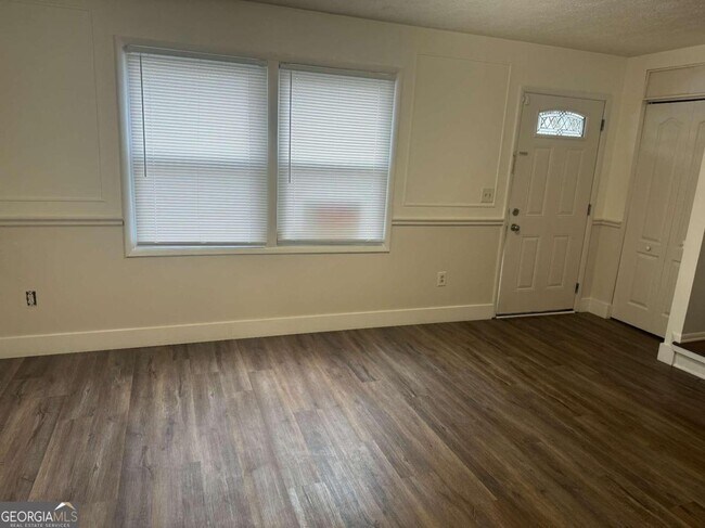 Building Photo - 8827 Applegate Ln