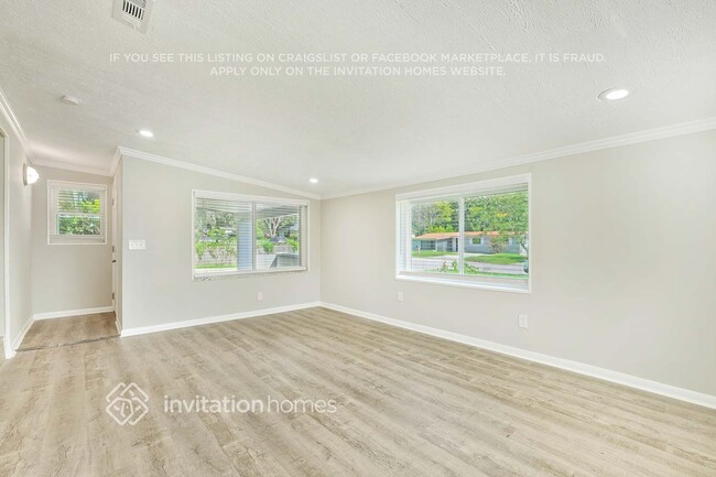 Building Photo - 428 La Paz Pl